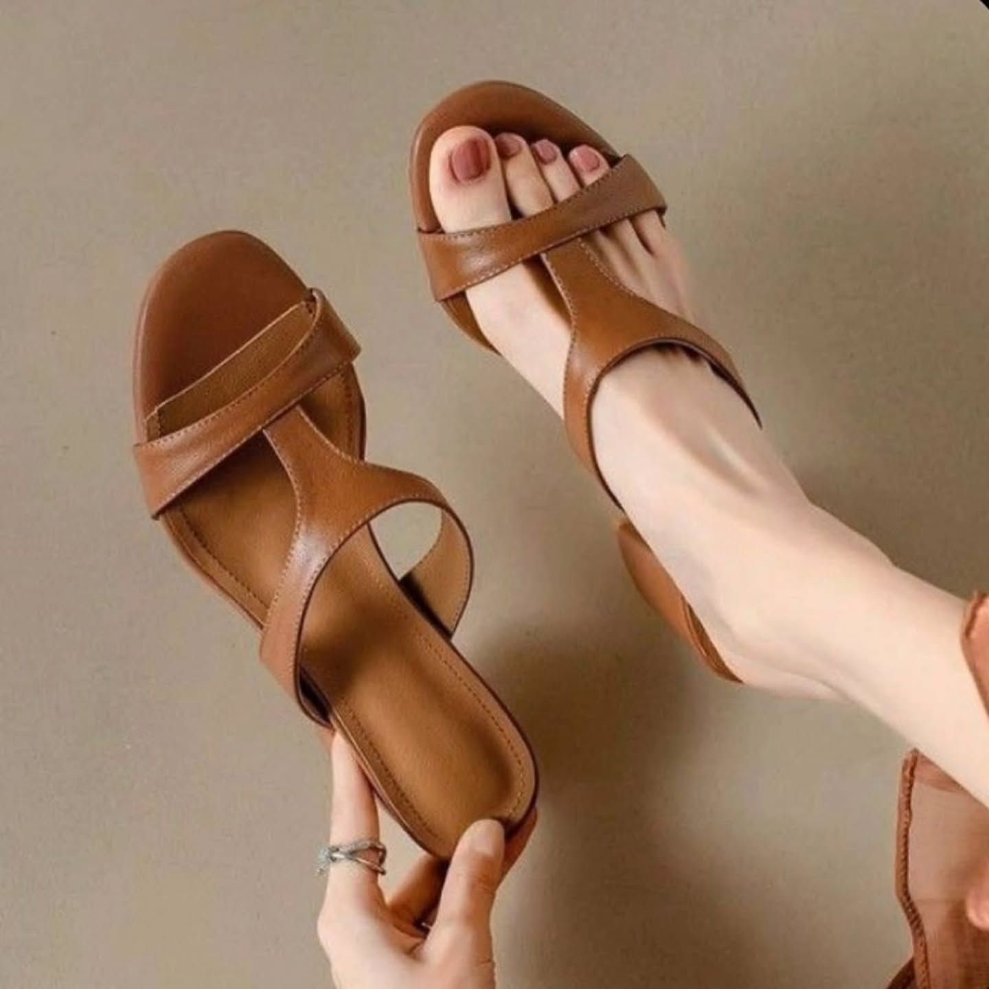 صندل زنانه مدل کلاسیک پاشنه‌بلند راحتی ۵ سانت